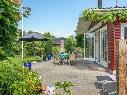 Holiday Home Tess - 50m from the sea by Interhome in 辛度斯