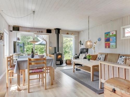 Holiday Home Tess - 50m from the sea by Interhome in 辛度斯