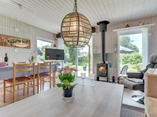 Holiday Home Tess - 50m from the sea by Interhome in 辛度斯