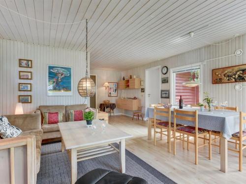 Holiday Home Tess - 50m from the sea by Interhome in 辛度斯