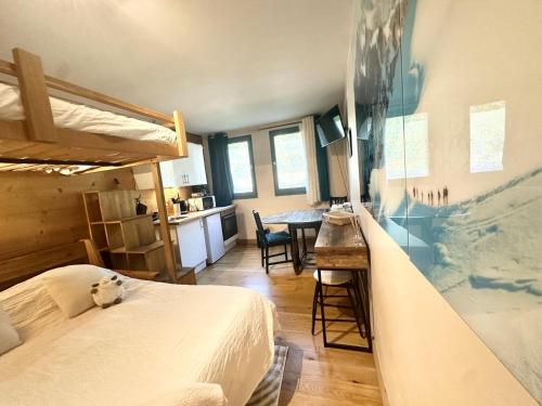 Nouveau Refuge de l aiguille in เลอ ลิเร