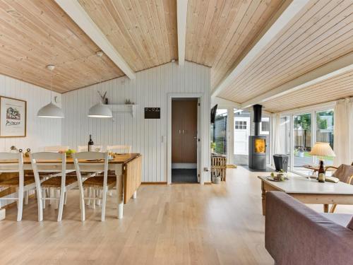 Holiday Home Florina - 700m from the sea by Interhome in 海爾斯明納