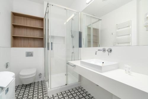 Beautiful White - Beige Apartments in Wrocław by Noclegi Renters, Breslau (Foto 8)