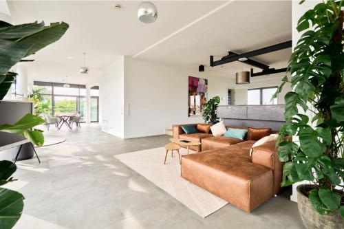 Stralau360 - Exclusive Penthouse with Sauna & Panoramic Rooftop, Berlin (photo 4)