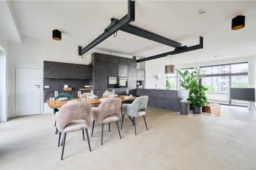 Stralau360 - Exclusive Penthouse with Sauna & Panoramic Rooftop, Berlin (photo 7)