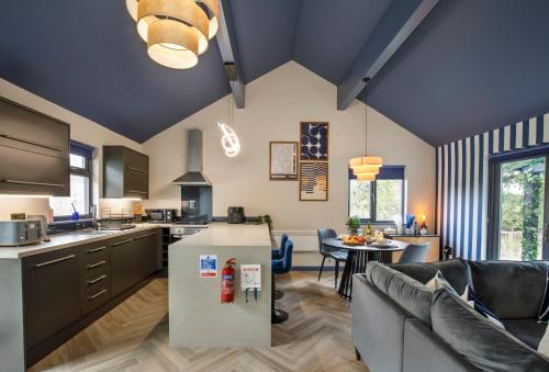 Oakwood Lodges with Hot tubs York in North Duffield