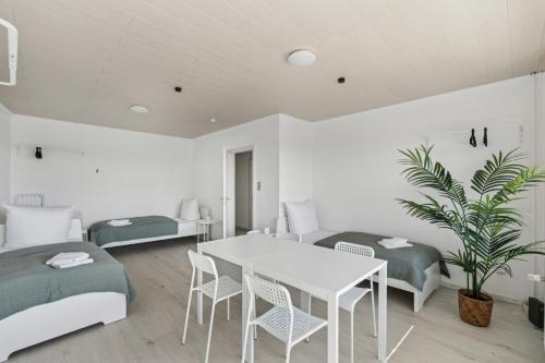 CREW BEDS - APARTMENT in Wolfsburg for 7 People - 75m2, 3x Bedroom, 7x Single Bed, Free Kaffee, WiFi & Parking - 24h CHECK IN #WOB03