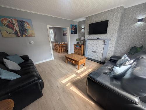 Stylish 2BD Bradford Home near Parks