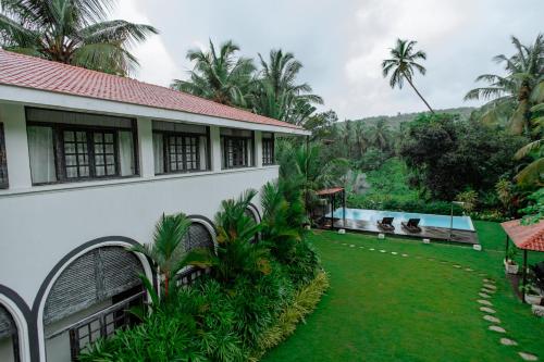 Viraam Estate by RÊVE - Infinity heated pool with caretaker and cook