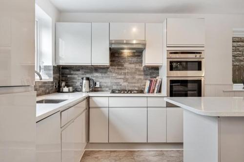 Stylish home close to the Yorkshire Dales & Leeds Airport in Otley and Yeadon