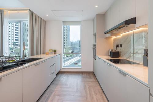 Free housekeeping visits during your stay - StayShort - Dubai Marina 1 bed sleeps 2 with Swimming Pool, Дубай (фото 10)