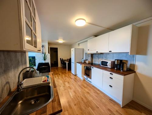 Aurora rooms in shared apartment nr2 We are doing privet Northen lights trips, reindeer trip and Fjord sommaroy trip 3
