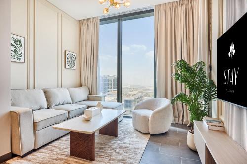 STAY BY LATINEM Luxury 1BR Holiday Home CB 1210 Near Burj Khalifa, Dubaï (photo 2)