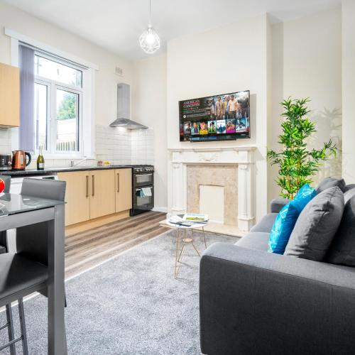 Two Bedroom Apartment - West Brom - High Speed Internet - Parking WBA