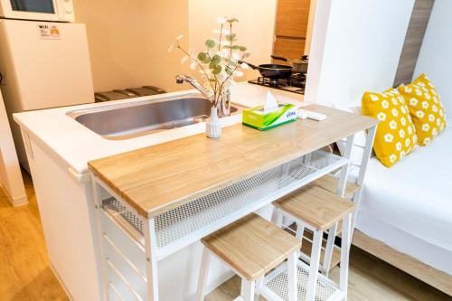 Sky Tower 12 minutes walk Sensoji Temple 15 minutes walk New Apartment 50 m2 direct access to Haneda Airport