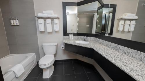 Holiday Inn Montreal Centre Ville Downtown By IHG - image 3