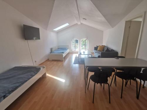APARTS - Neue Monteurwohnungen in Schwerin - Free WiFi & Parking - ruhige Lage nähe Schweriner See