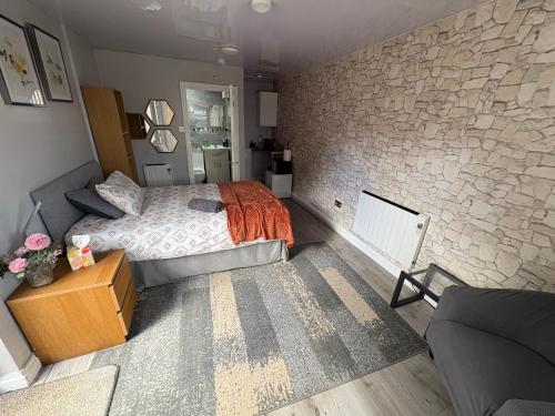 Large and spacious bedroom with en-suite, Бирмингем (фото 2)