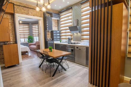 Modern 2br Flat 1min Walk To Taksim Square, Istanbul (foto 8)