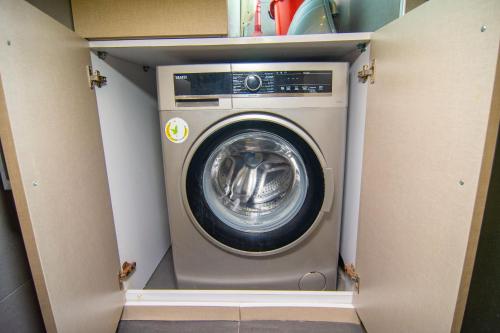 Modern 2BR Flat 1min walk to Taksim square - image 6