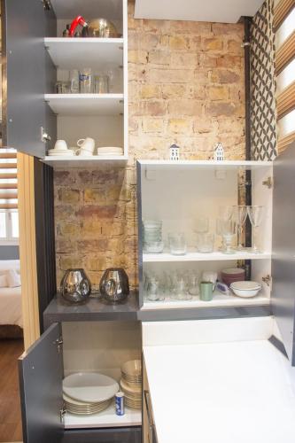Modern 2BR Flat 1min walk to Taksim square - image 9
