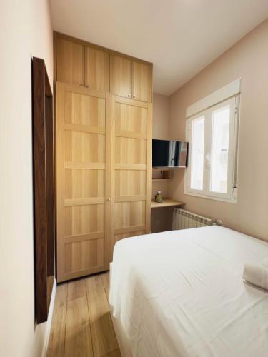 Cozy apartment near Atocha by beBalmy - image 8