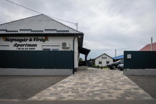 Napsugár & Virág Apartman, Tiszafüred (zdjęcie 2)