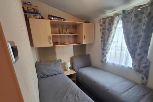 3-Bed Caravan - Sleeps 8 - Pool, Skegness (foto 7)