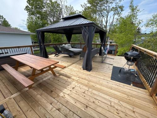 Hot Tub BANYA Sauna True Cottage experience in Innisfil (ON)