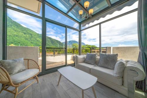 涵云villa太魯閣 in Qijin District