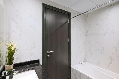 Luxury Studio Near Downtown Dubai, Dubai (photo 6)