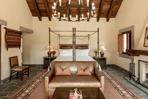 1 king bed, 2 twin beds