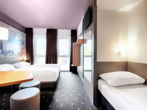 3 twin beds