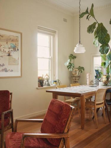 Cleopatra Villa Inspired Art Deco Apartment in Kew