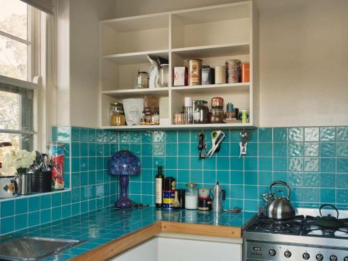 Cleopatra Villa Inspired Art Deco Apartment in Kew