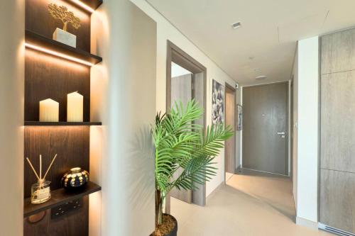 Luxury 1-Bedroom Apartment with Full Marina View - image 9