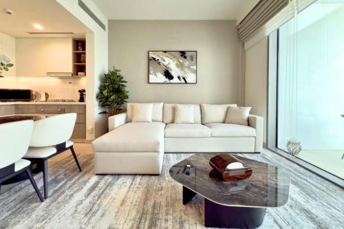 Luxury 1-Bedroom Apartment with Full Marina View - image 14