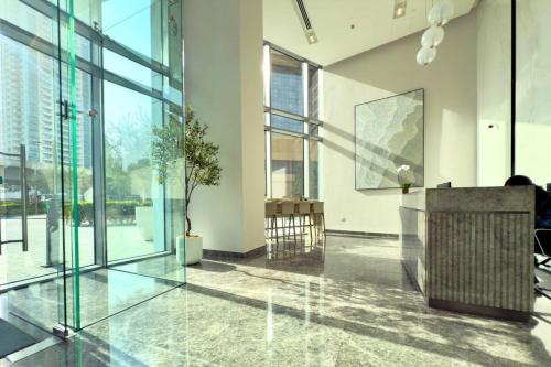 Luxury 1-Bedroom Apartment with Full Marina View - image 8