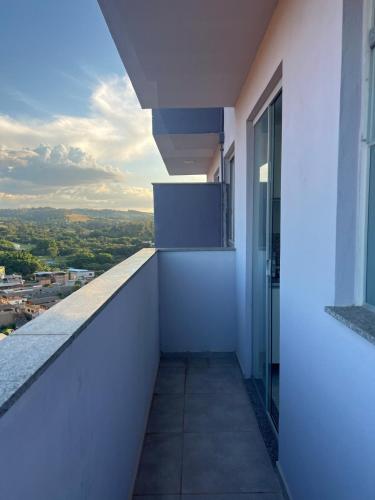 Studio completo com varanda e piscina