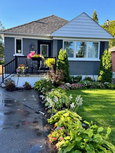 Family-friendly 2br Near Lake & Downtown in โคเบอร์ก (ออนตาริโอ)