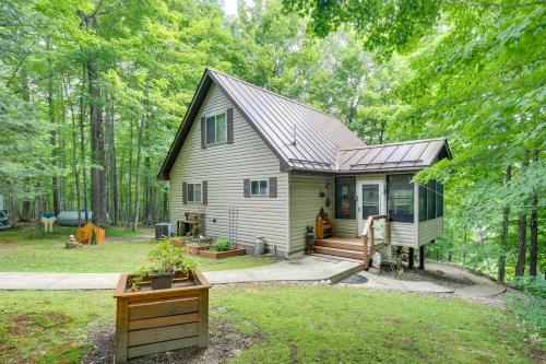 Cozy Cabin on 10 Acres, Walk to Chippewa River! in Weirgor, USA
