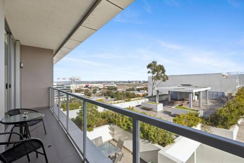Family Penthouse Apt Lvl 13 with 2 Carparks at Airport - main image