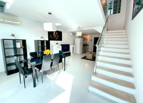 Lumen Triplex by Oshun LOFTS & MIDSTAY