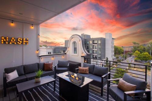 Luxury House in Nashville with Rooftop Deck – khách sạn tại Germantown