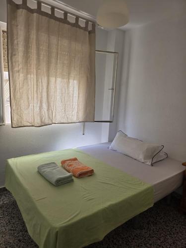 HABITACIÓN privada centro málaga cerca tren María Zambrano y playa muy buena conexión WiFi 5