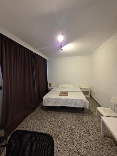 HABITACIÓN privada centro málaga cerca tren María Zambrano y playa muy buena conexión WiFi 1