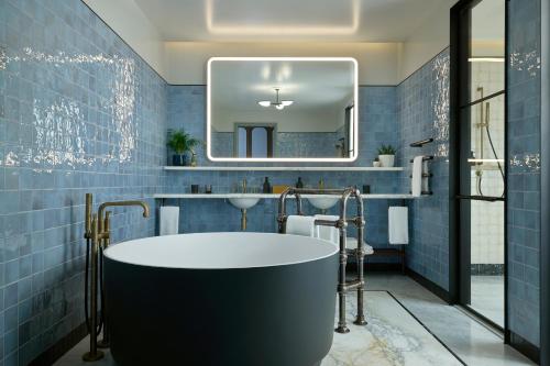 room detail thumbnail 2