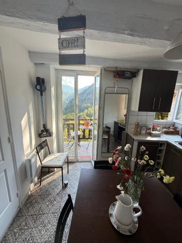 Balcon soleil, un havre de paix avec vue sublime in Revest-les-Roches