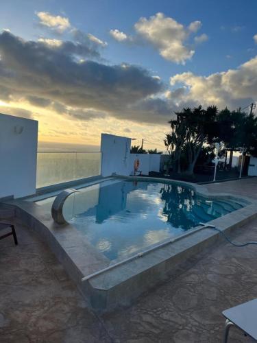 Acogedor Apartamento para 6 con Piscina y BBQ