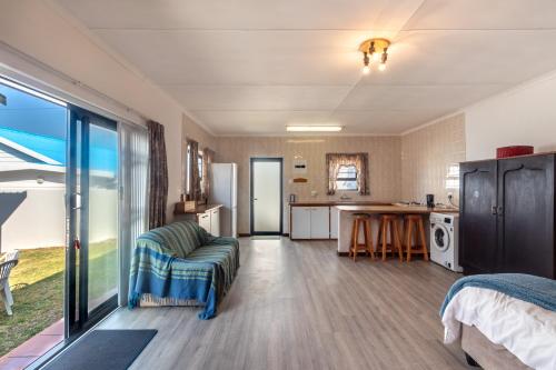 Oceanfront beach house, Reebok, Garden Route in Reebok
